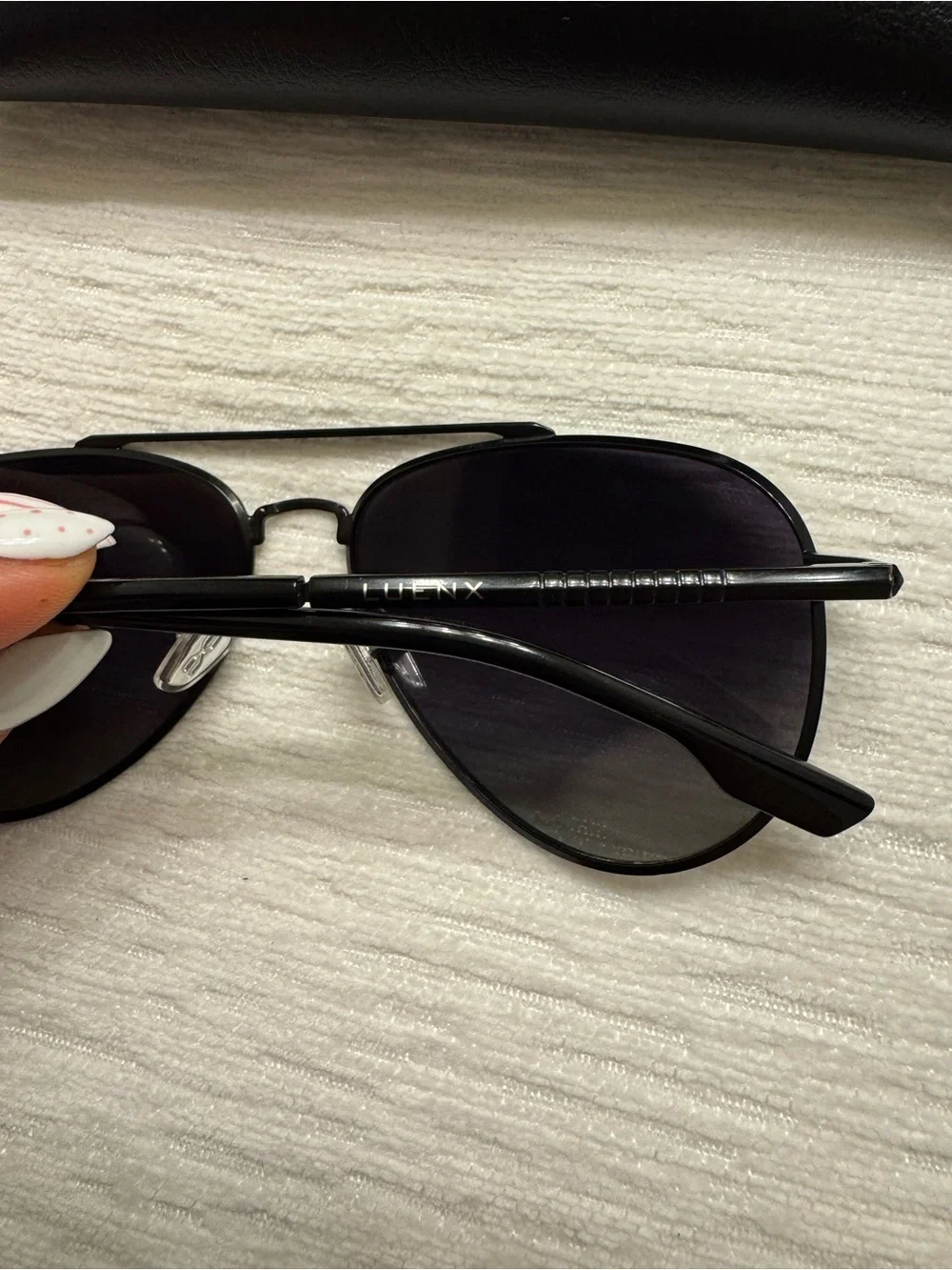 Classic Black Aviator Sunglasses – Minimalist Everyday Shades - Picture 5 of 6
